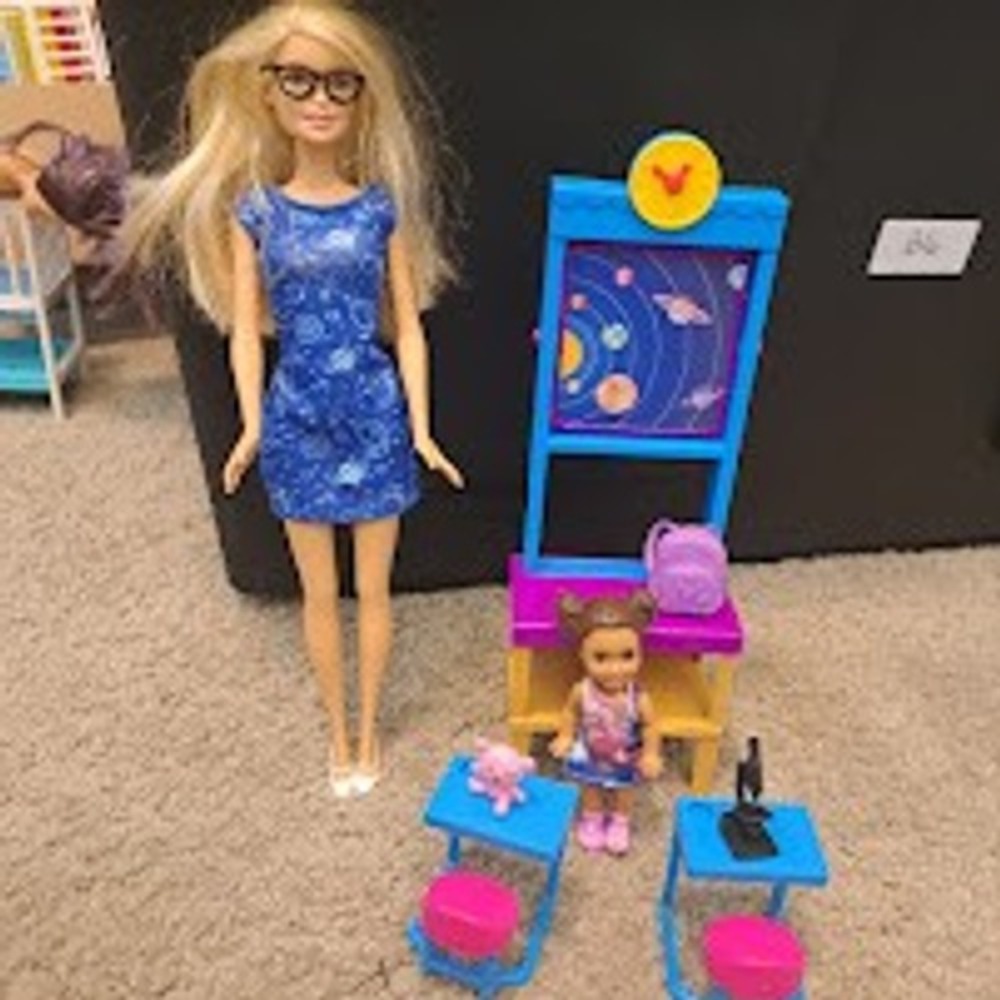 Barbie Space Discovery Astronomy Teacher Doll Playset with Chelsea and Desks